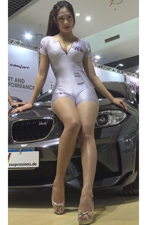 性感的超紧骆驼趾漂亮的模特美女