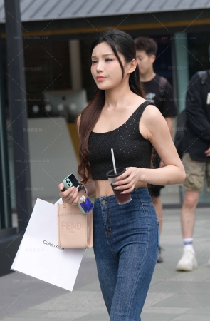 2362-19=86√紧身牛仔款长腿美女 17P