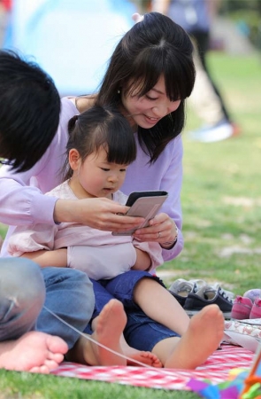 No882 牛仔裤里穿长丝，这是日本美少妇独到的撩人方式