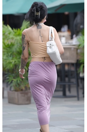 漂亮的包臀裙纹身美女(63P)[663M/JPG]