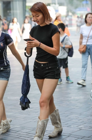 黑色热裤美女