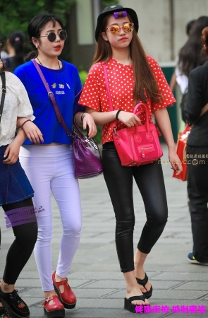 李欢原创——–皮裤VS白裤（21P）