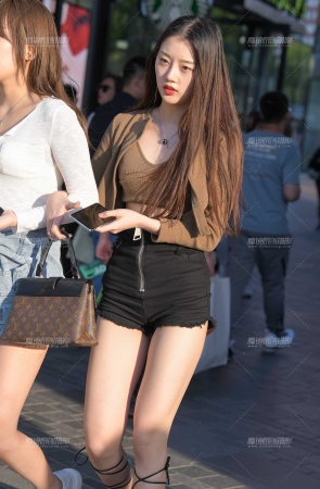 性感热裤美女