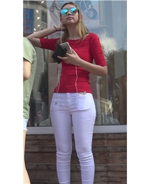 4k-街拍超紧身美臀红衣小清新清纯美女 [2.44 GB]