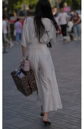 漂亮的白色休闲装小姐姐(27P)