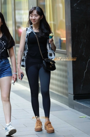 圆润 紧致，翘臀美女