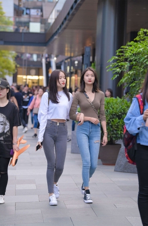 牛仔裤百搭显身材