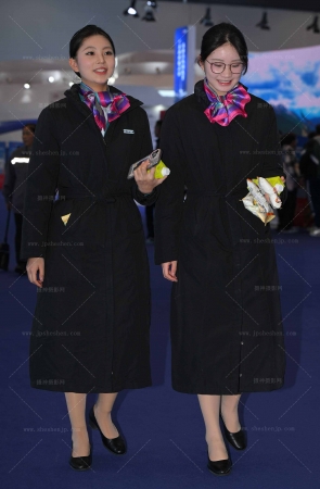 SH26-66-61√确认了-是民航-四个民航空姐