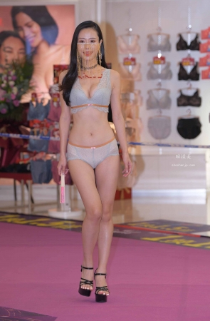 20116-18+93一模两套~ 5P