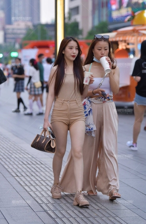 迷你的卡其色，热裤女生