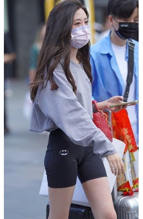 性感的黑色紧身短裤美女(28P)
