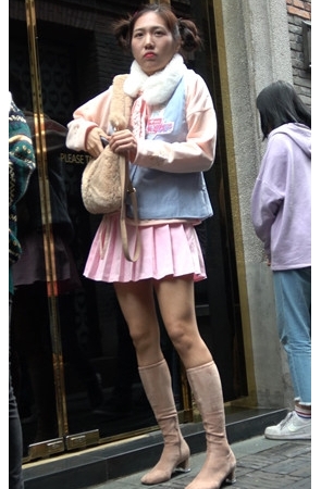 粉色百褶裙小姐姐[1.71G/MP4]