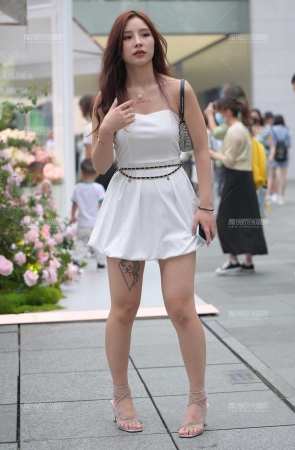 白裙小姐姐 [22P]