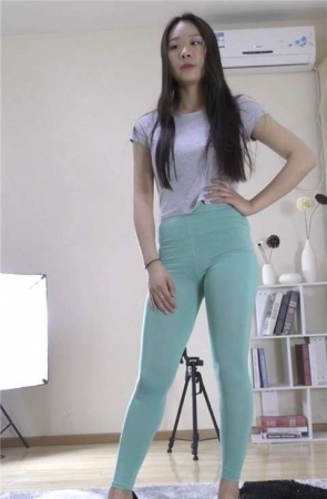 优尚舞姿紧身裤美女模拍 [600 MB]