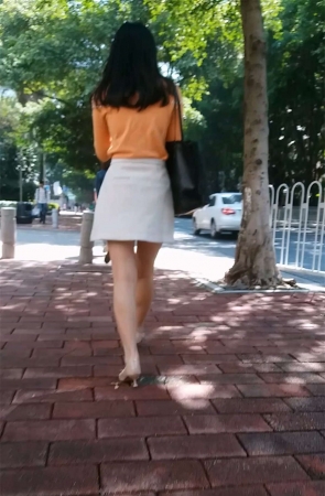 白色短裙长发OL美女
