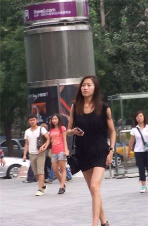 街拍超短包臀裙长腿美女