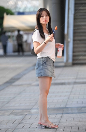 25612-11-81√吃热狗的素人媳妇 8P