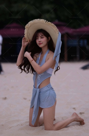 沙滩蓝色比基尼（克罗拉）