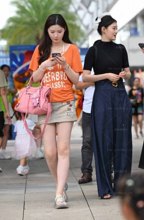 25611-25-59√粉嫩美腿小姐姐 9P