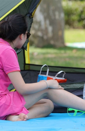 No1586 年轻少妇长腿玉足的无穷魅力岂是靠一只手可以挡住