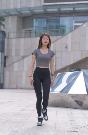 一始街拍作品 脾气不好的女孩