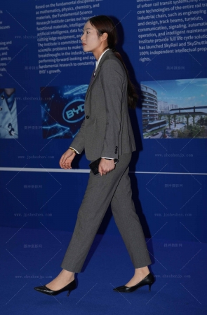 车展篇-老躲着拍3天的裤里丝84P 15P