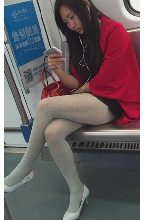 红衣白丝MM[484M/MP4]