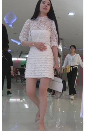 两个漂亮的美女小姐姐