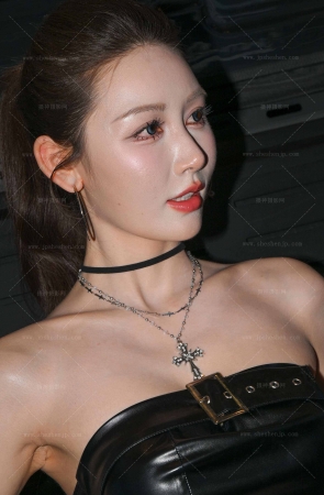 敏敏234√颜值爆表-欲我狂怼美足 12P