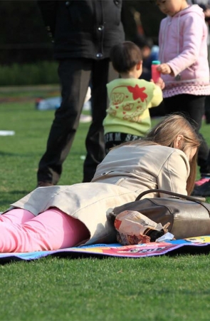 No588 看看一双极致细长的西足穿上肉丝后的模样