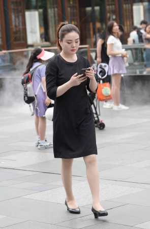 23526-26=57√街拍职工下班了 12P