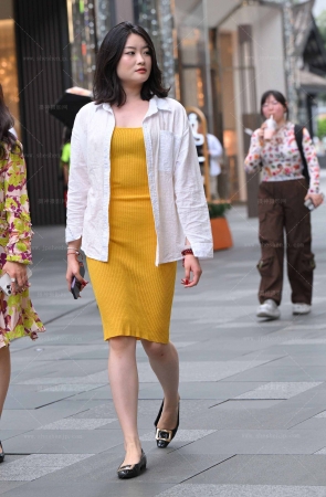 25828-1-45√靓丽黄裙平底鞋美少妇