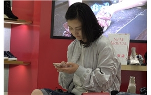 4K – 长靴里面穿的是短黑丝 [1.52 GB/MP4]