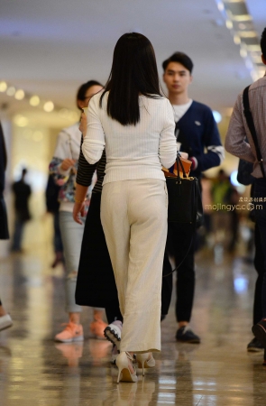 德基里的少妇—-（12P）