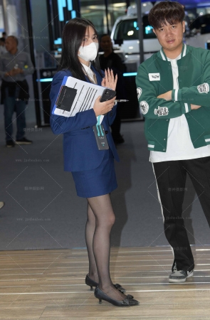 241121-25=55√小鸟依人 10P