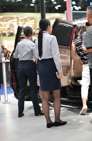 问界的气质美女销售 [19P]