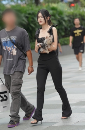 小姐姐的身材真不错