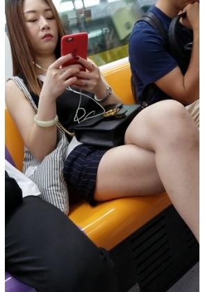 4K – 街拍白皙美腿姑娘，凉高跟美女 [1.43 GB/MP4]