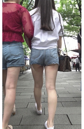 漂亮的牛仔短裤月牙美女[1.27G/MP4]