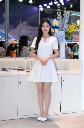 美丽大方肉丝白裙前台小姐姐 [19P]