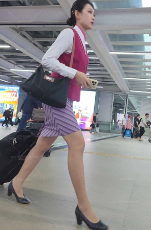 4K视频机场偶遇南航空姐肉丝美腿形象身材在线