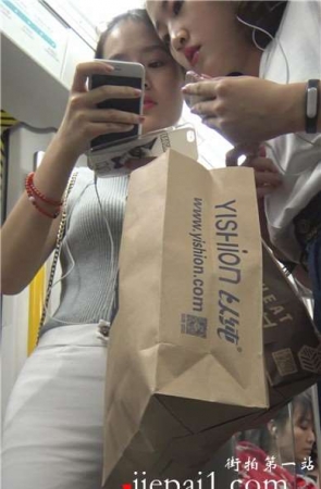 4k-跟着长腿紧身白裤美眉去乘地铁（下）[4.17 GB]