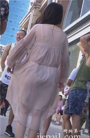 360度无死角拍摄超薄半透明连衣裙美眉 [275 MB]