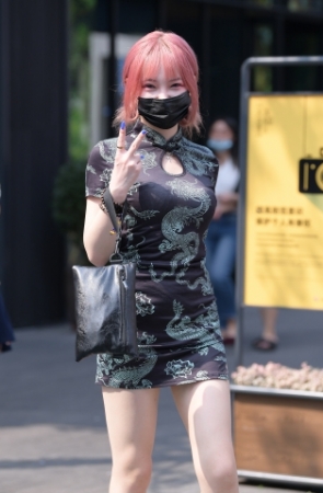 修身的旗袍美女