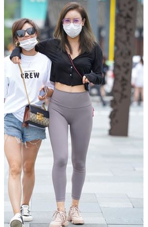 高腰紧身瑜伽裤美女(38P)