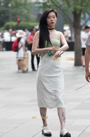 逛街包臀裙美女