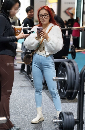 紧身牛仔裤 – 丰润眼镜姐 [23P]