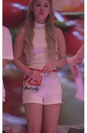 可爱的长发美女