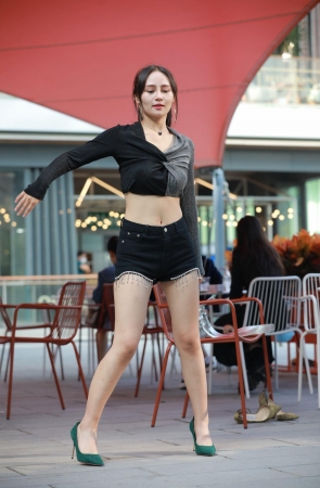 拍抖音的漂亮小姐姐