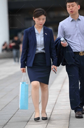 2563-53-61√蓝色制服肉丝职工下班了